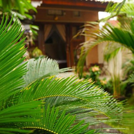 Rumahku Homestay อาเม็ด ภายนอก รูปภาพ