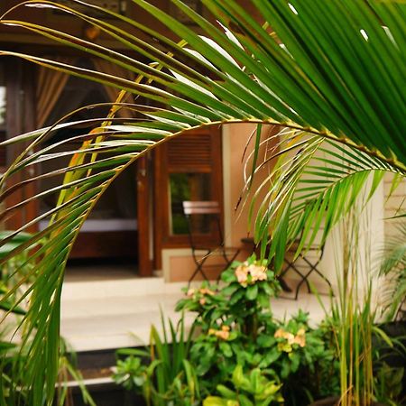 Rumahku Homestay อาเม็ด ภายนอก รูปภาพ