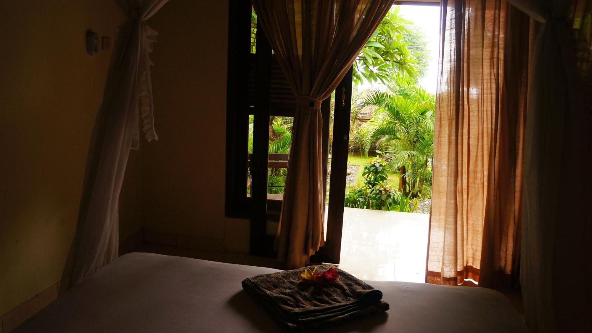 Rumahku Homestay อาเม็ด ภายนอก รูปภาพ