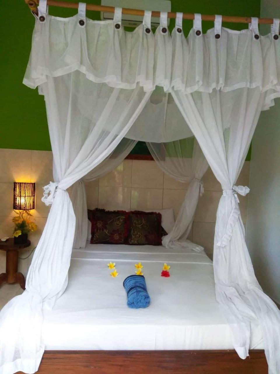 Rumahku Homestay อาเม็ด ภายนอก รูปภาพ