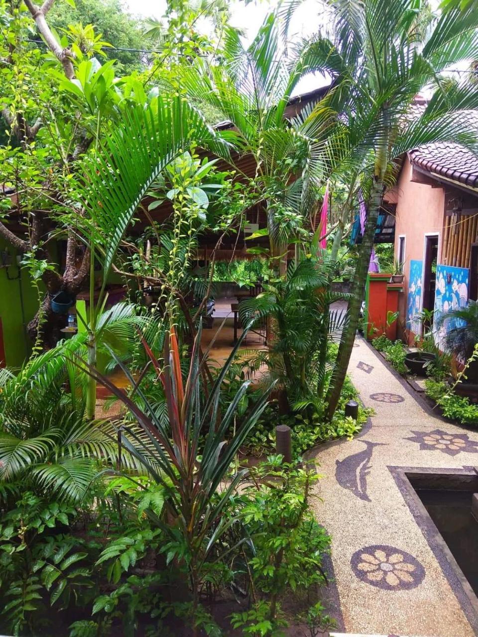 Rumahku Homestay อาเม็ด ภายนอก รูปภาพ